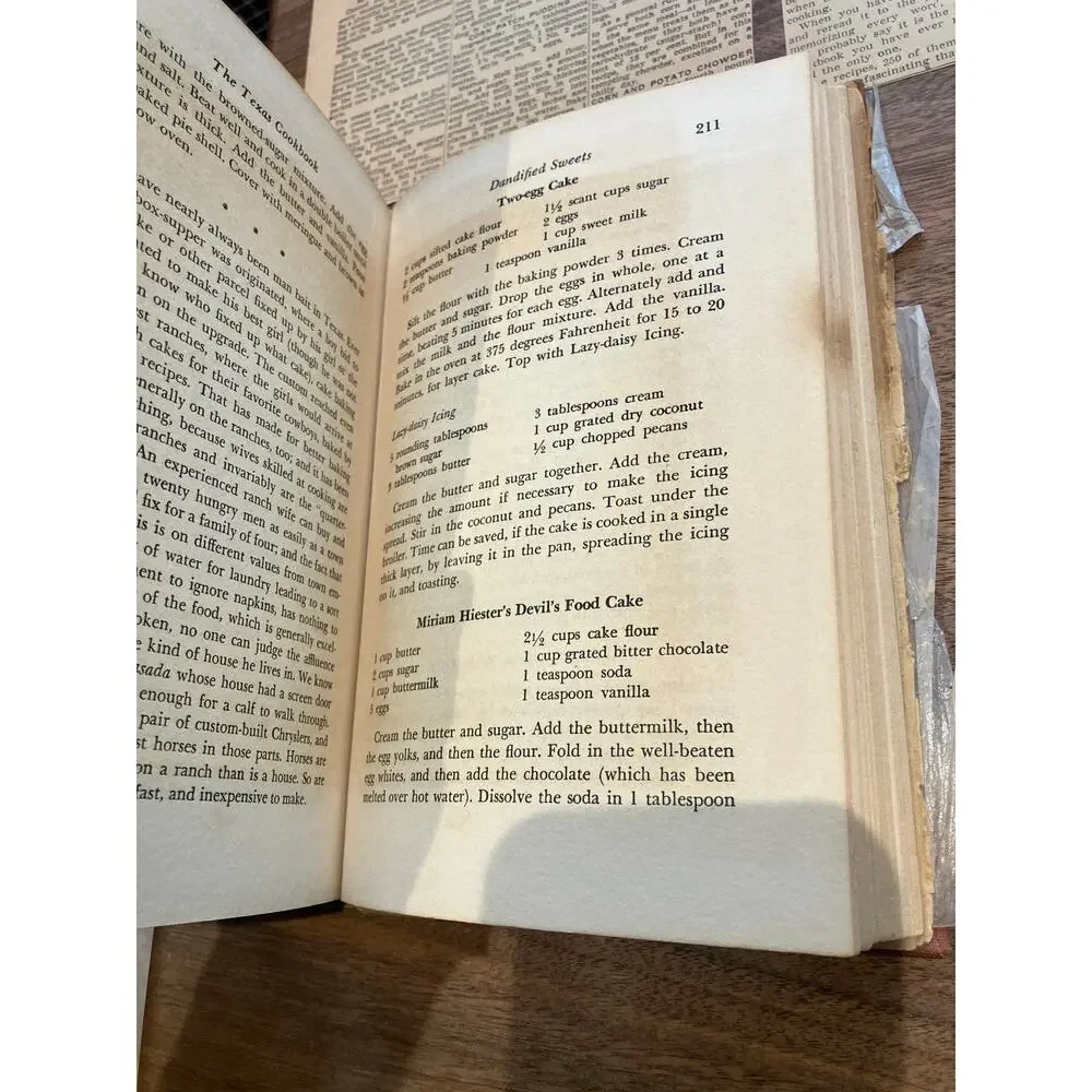 Texas Cookbook Arthur & Bobbie Coleman 1949 +‎ Newspaper Articles and Recipes